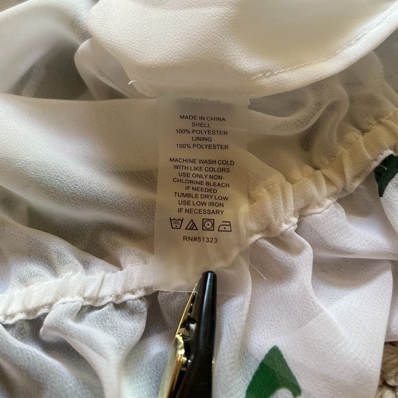 VINCE CAMUTO - Tropical Print Batwing Blouse - Excellent Condition - Picture 9 of 9